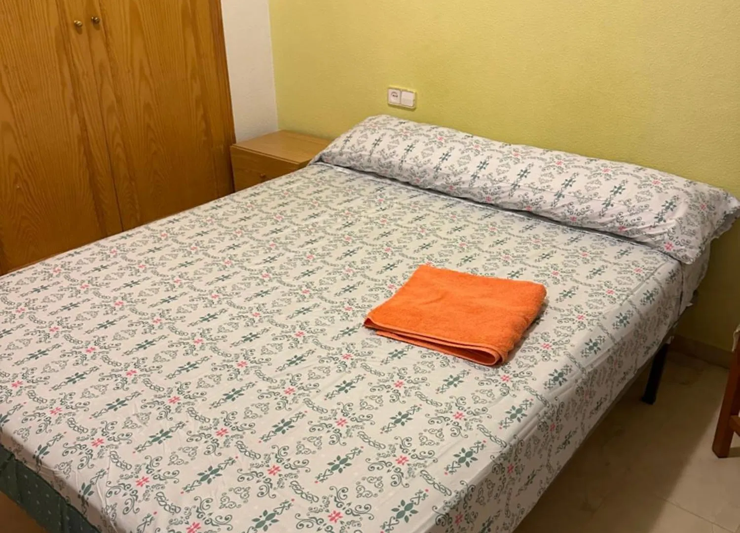Homestay Economic Private Room In Center Of Granada Spain