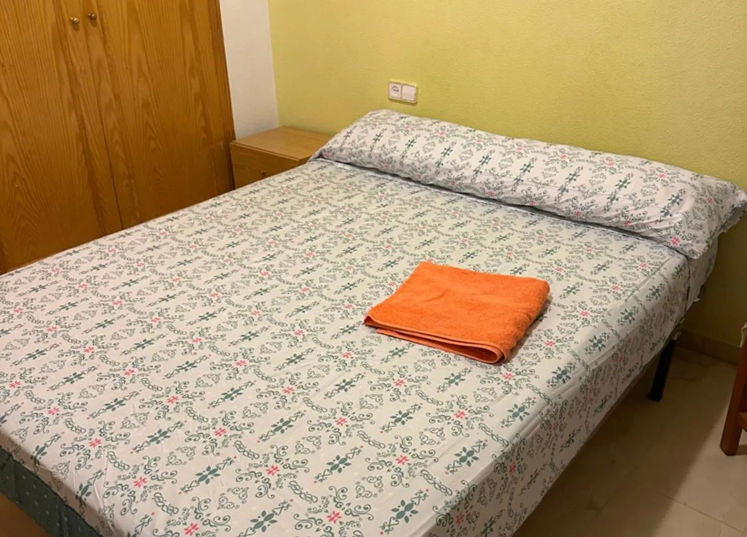 Economic Private Room In Center Of Granada
