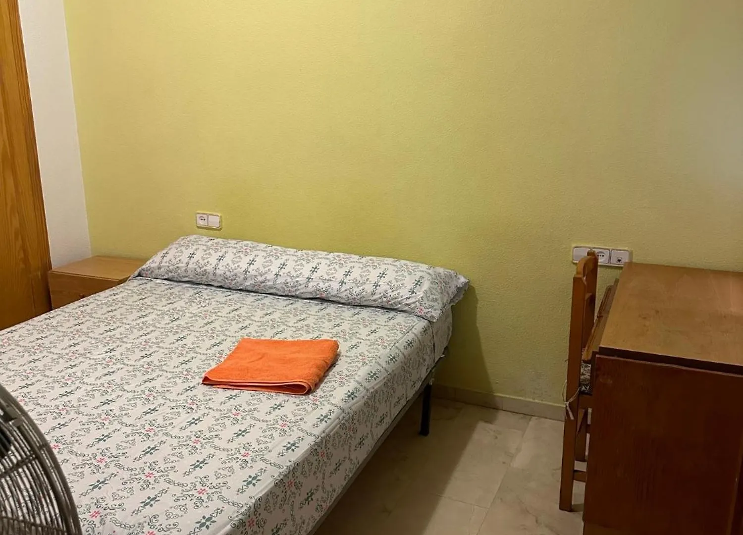Economic Private Room In Center Of Granada Spain